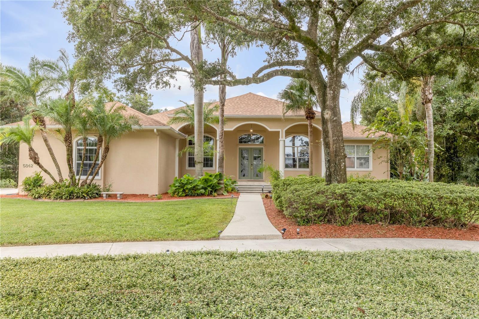 5842 Spruce Creek Woods Dr Property Photo 8