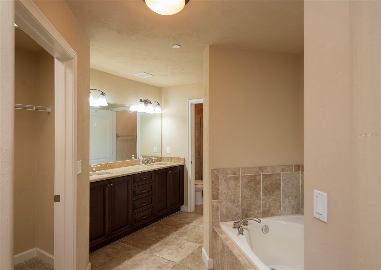424 Luna Bella Ln #424 Property Photo 16
