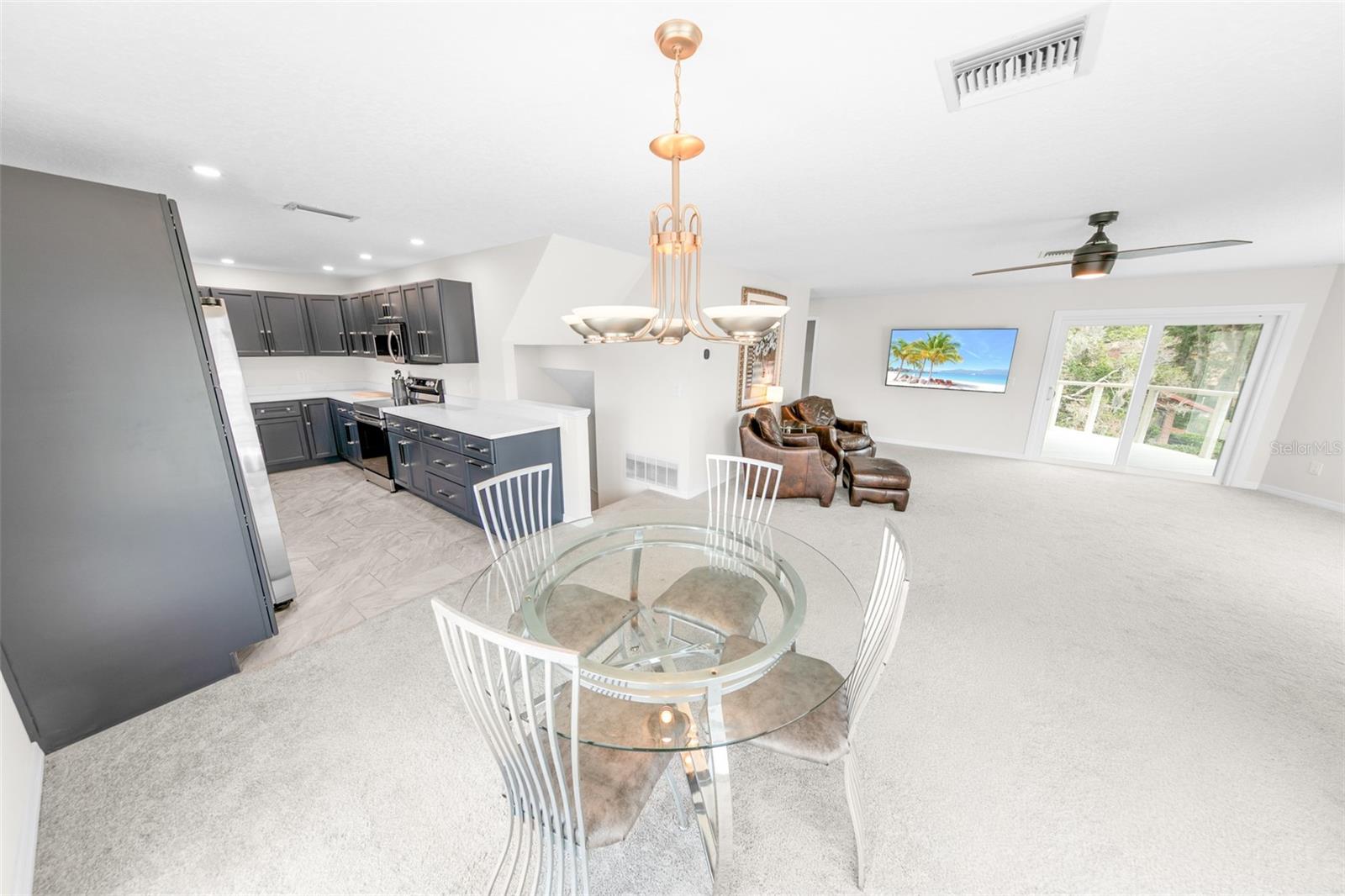 38 Lazy Eight Dr Property Photo 6