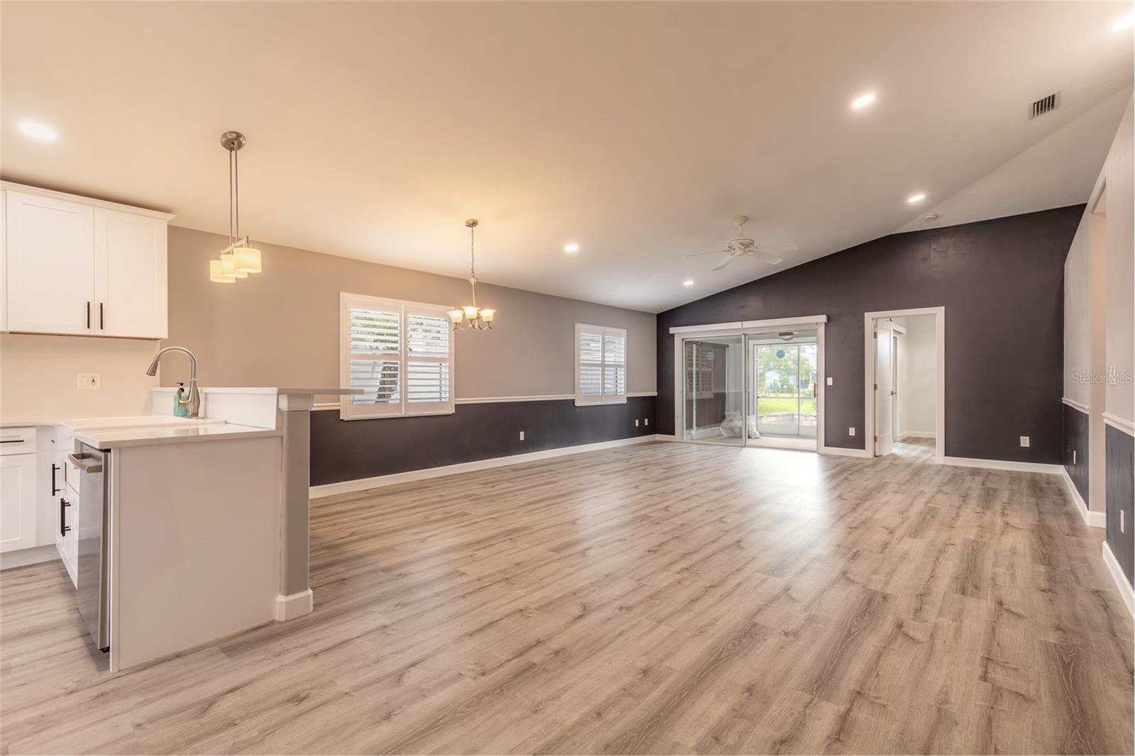656 Middlebury Loop Property Photo 4