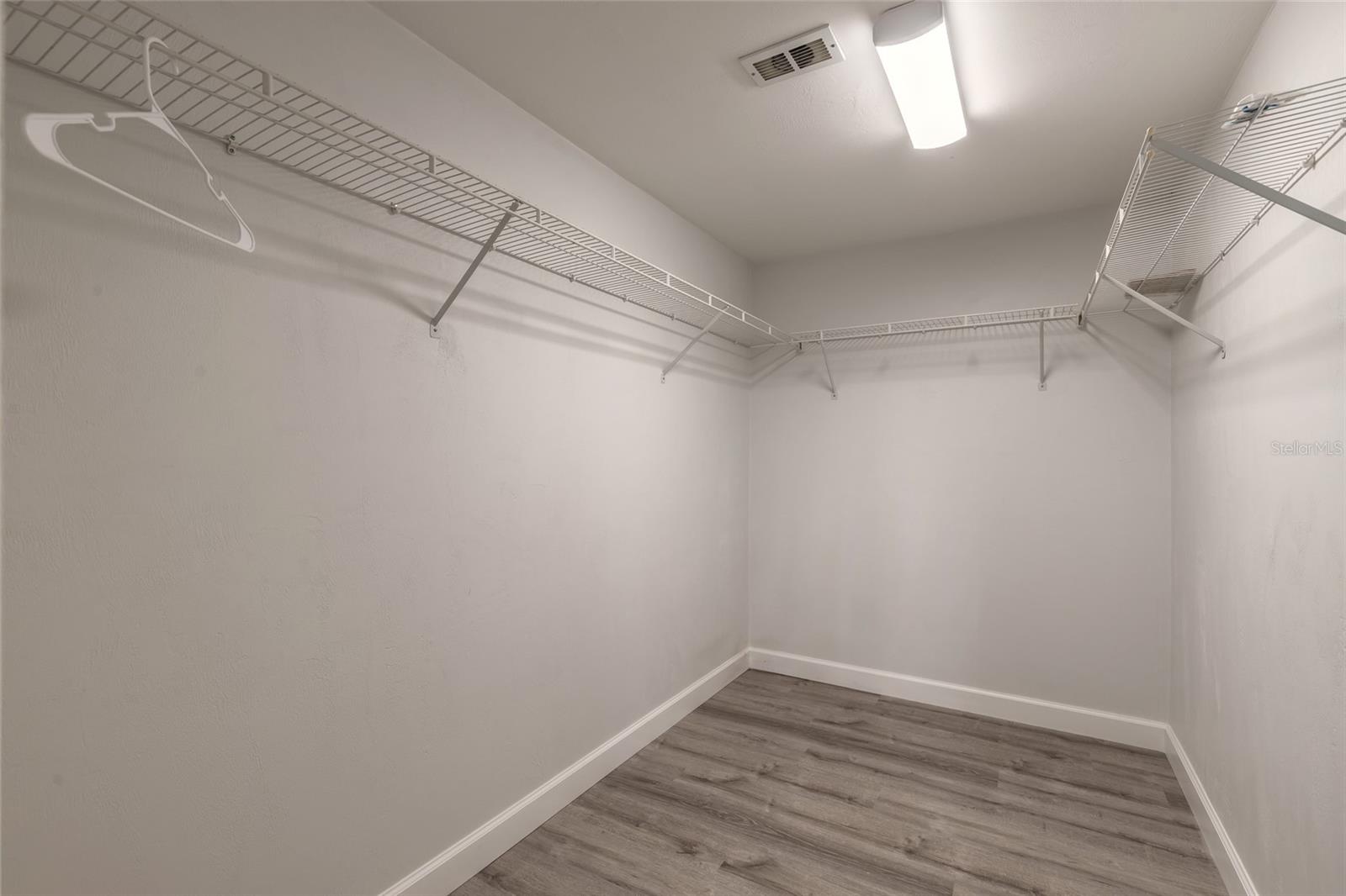 656 Middlebury Loop Property Photo 21