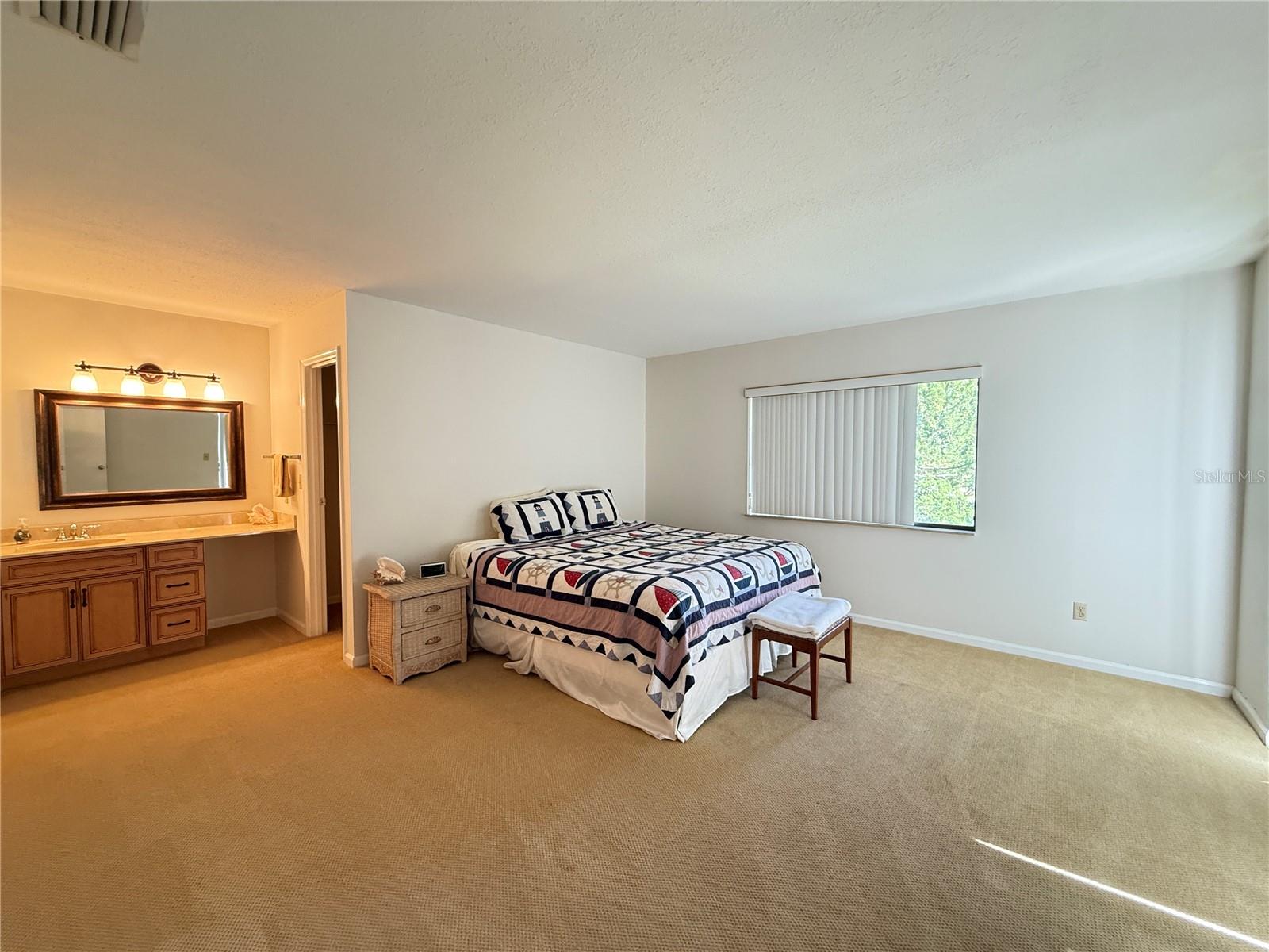 33 Andrea Dr Property Photo 6