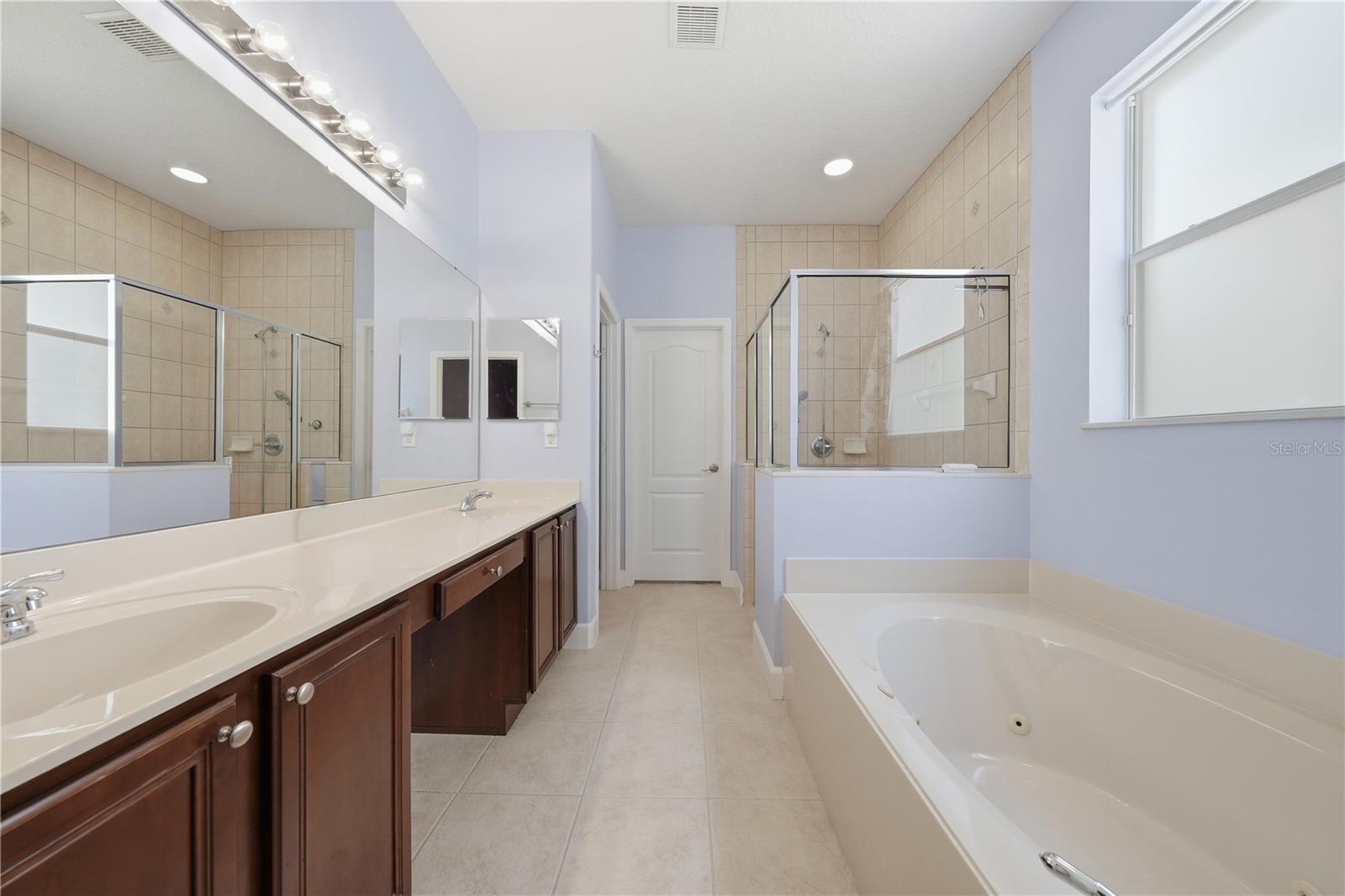 489 Luna Bella Ln Property Photo 18