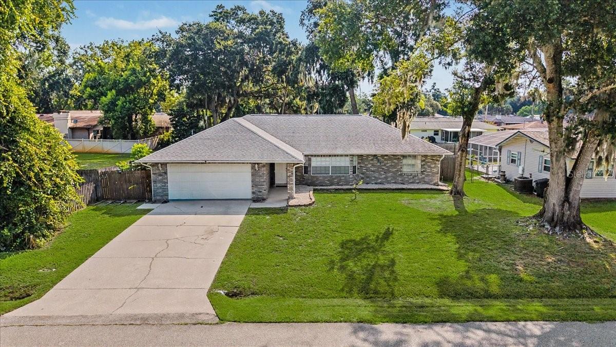 2311 Pine Tree Property Photo 2