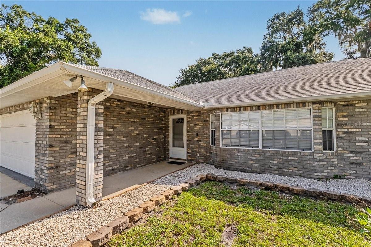 2311 Pine Tree Property Photo 3
