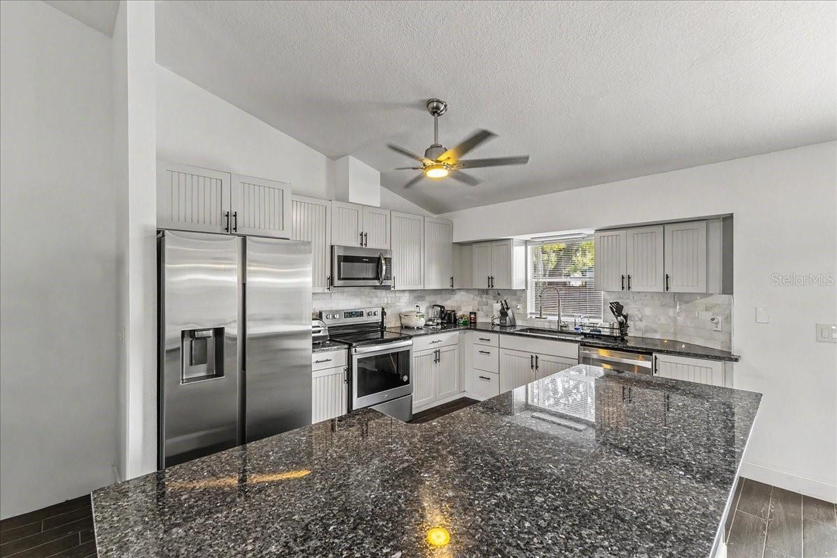 2311 Pine Tree Property Photo 7
