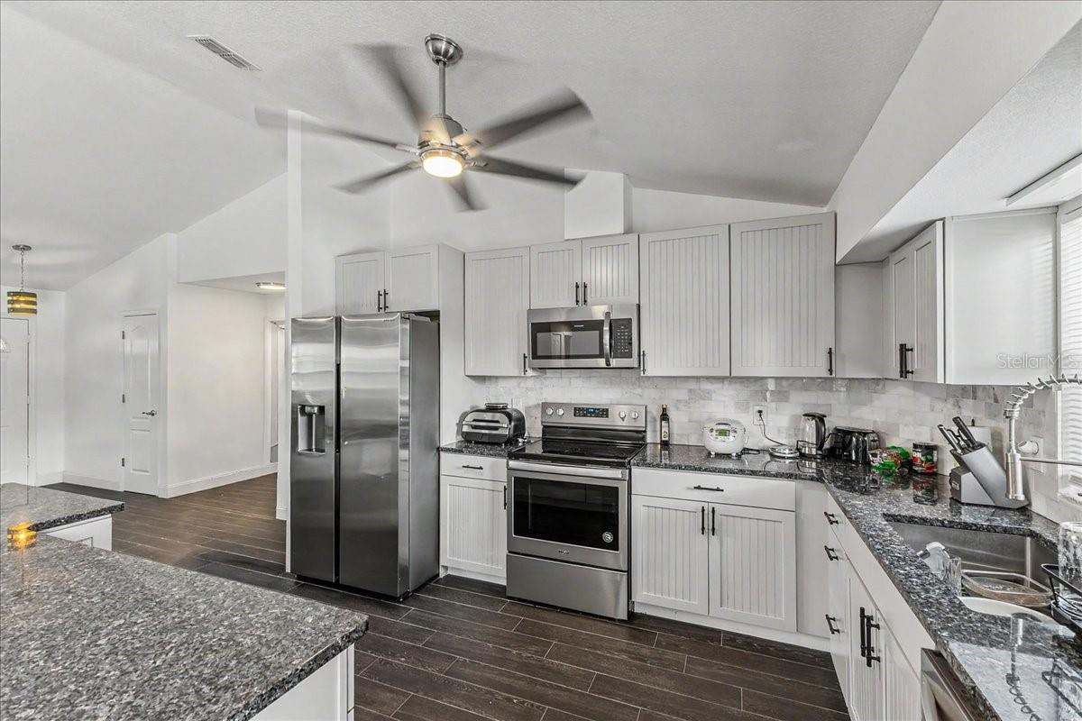 2311 Pine Tree Property Photo 8