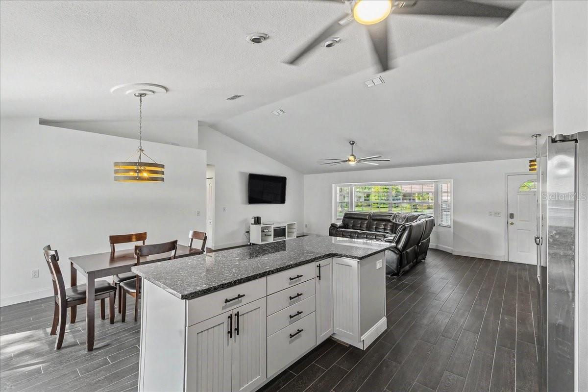 2311 Pine Tree Property Photo 9