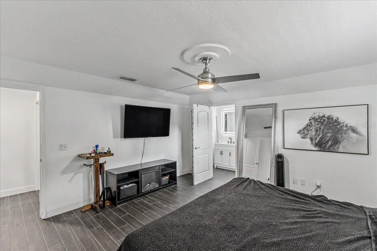 2311 Pine Tree Property Photo 11