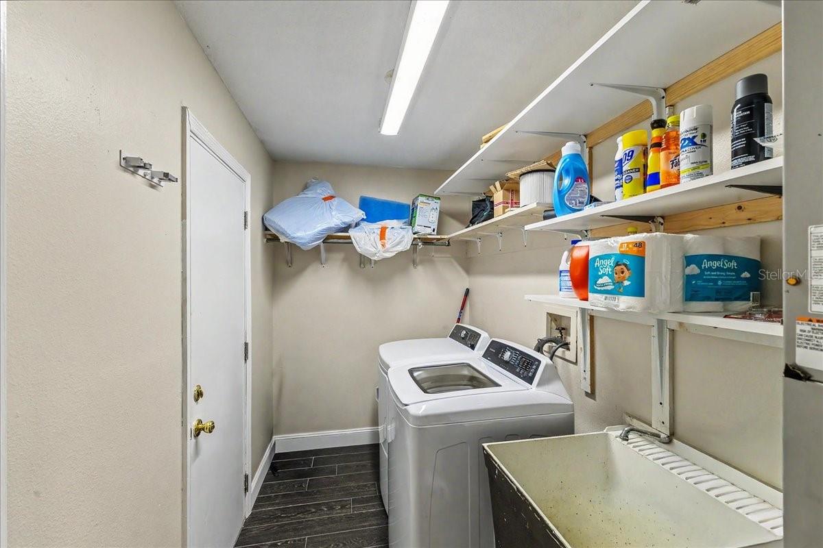 2311 Pine Tree Property Photo 17