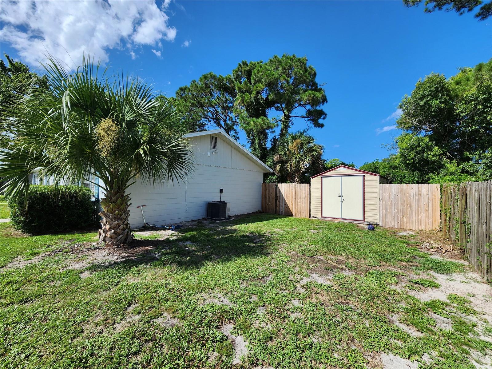 1917 Fern Palm Dr Property Photo 4
