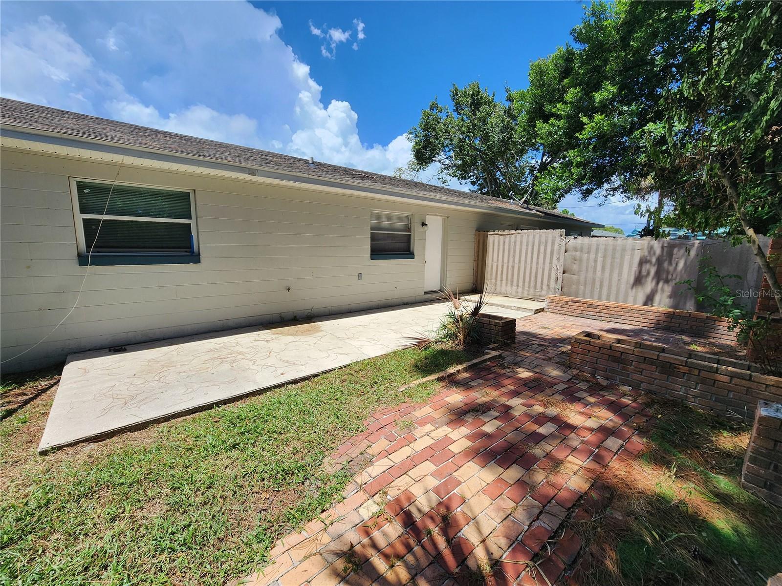1917 Fern Palm Dr Property Photo 5