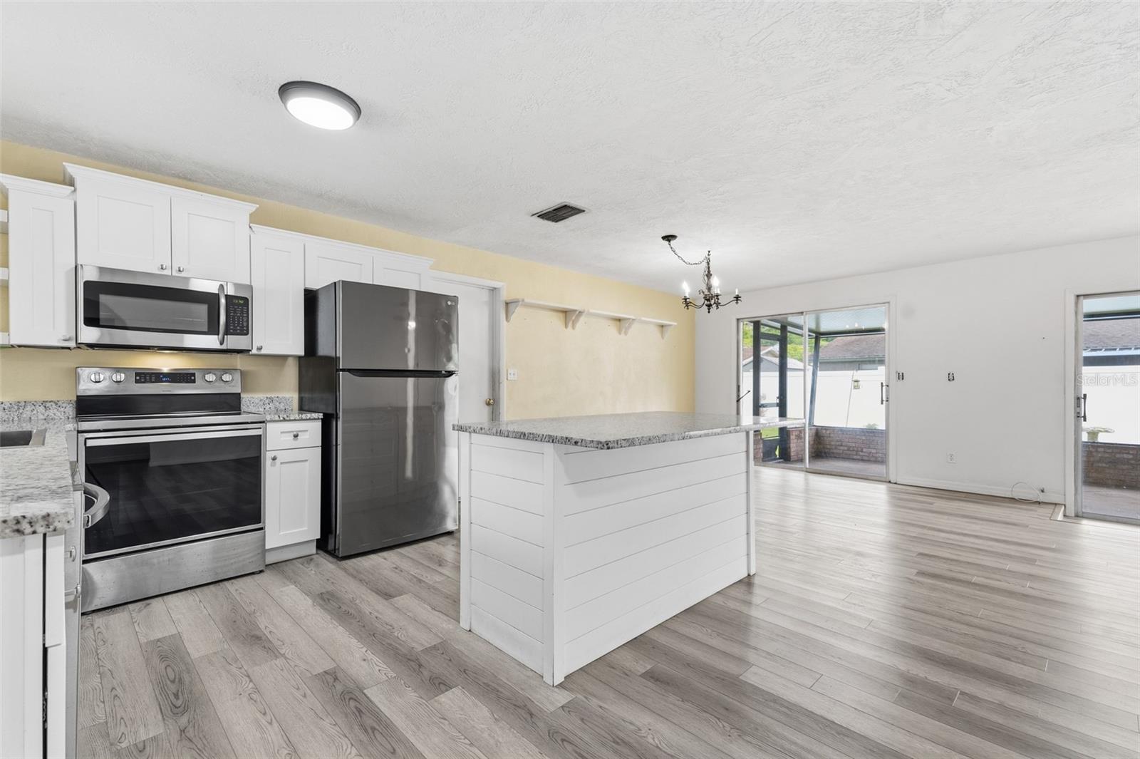 2021 Oriole Ln Property Photo 10