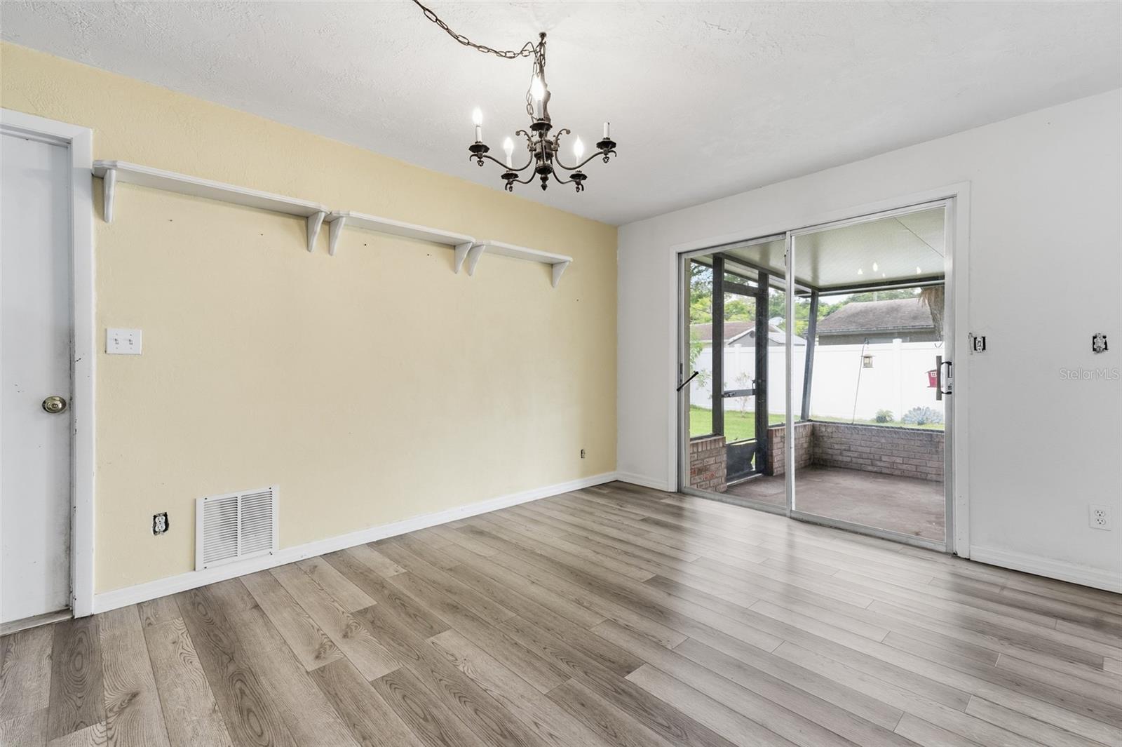2021 Oriole Ln Property Photo 17