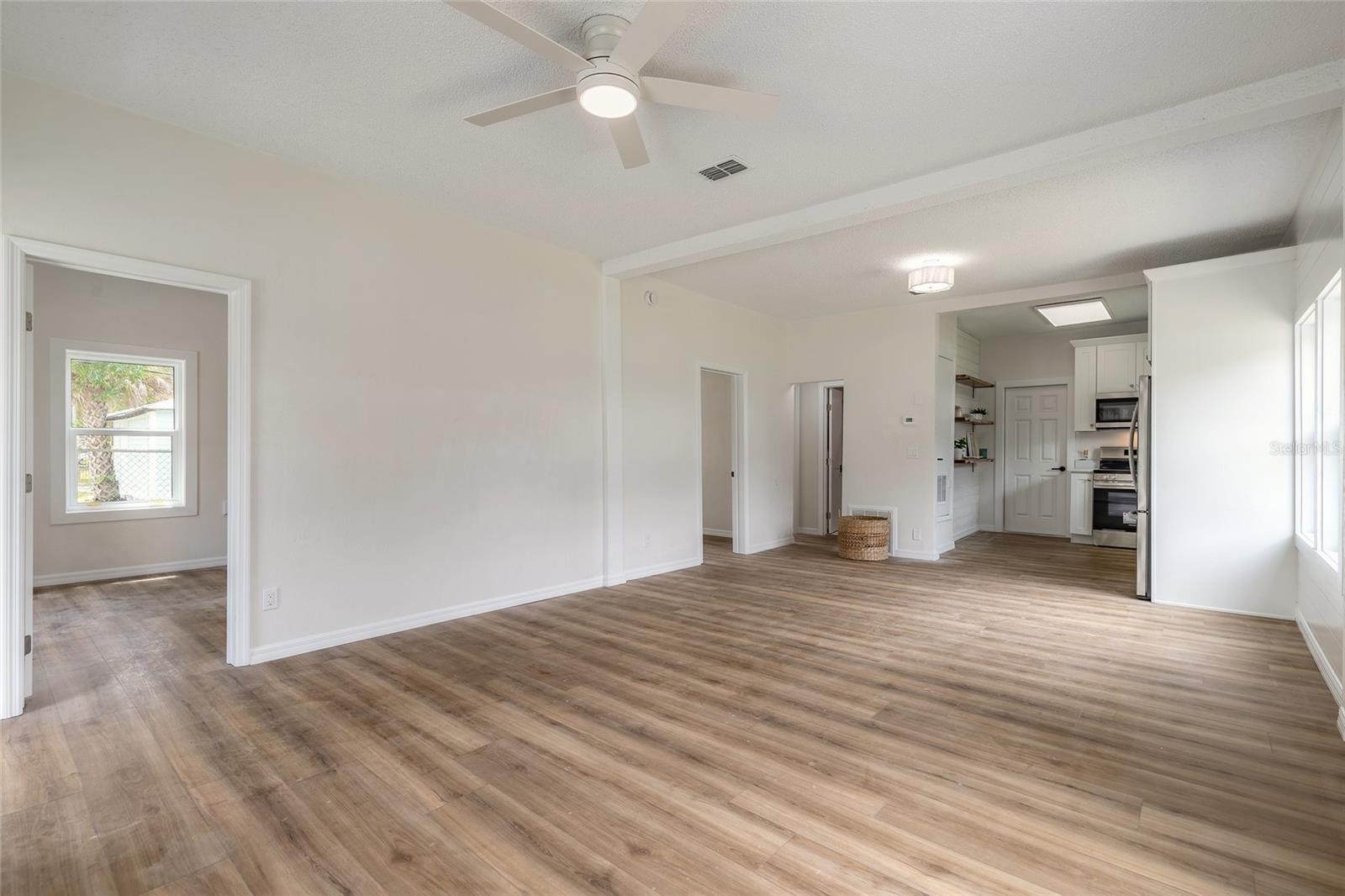 306 Sheldon St Property Photo 8