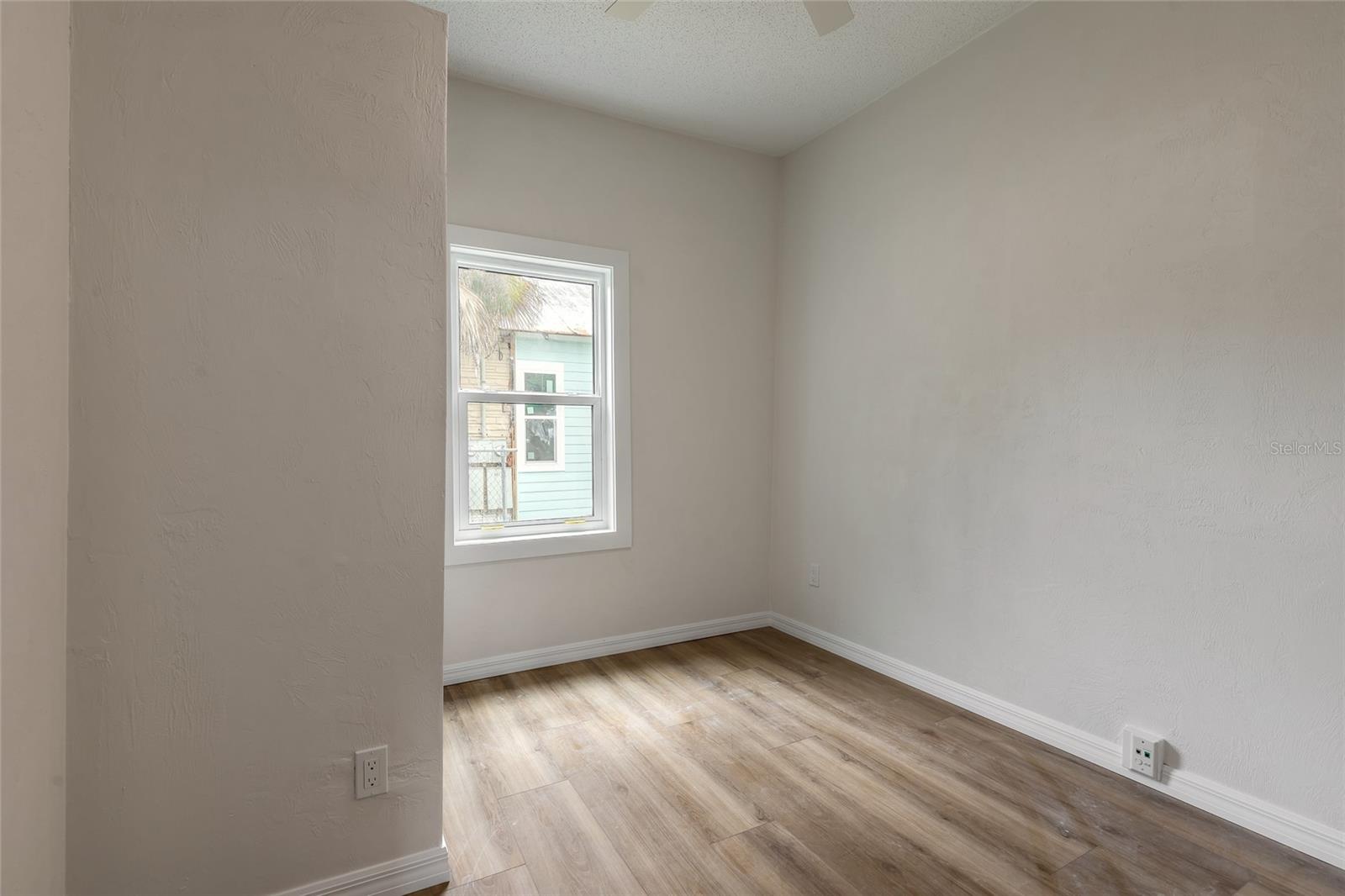 306 Sheldon St Property Photo 19