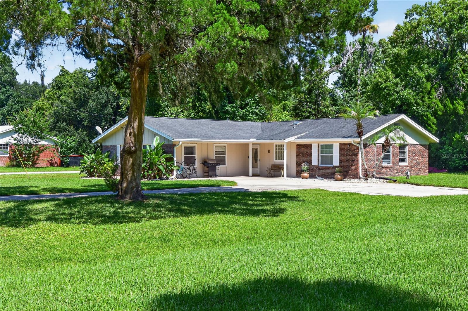 2420 Hazel Bishop Dr Property Photo 1