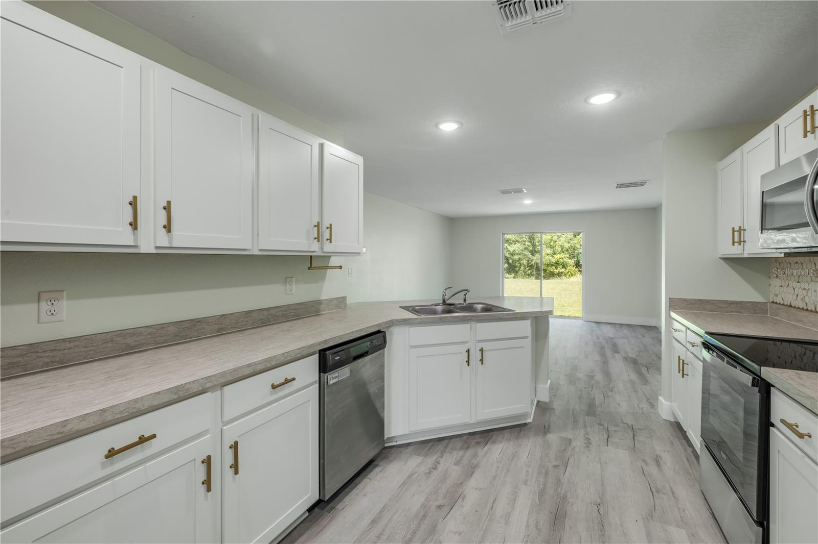 176 Pine Grove Dr Property Photo 8