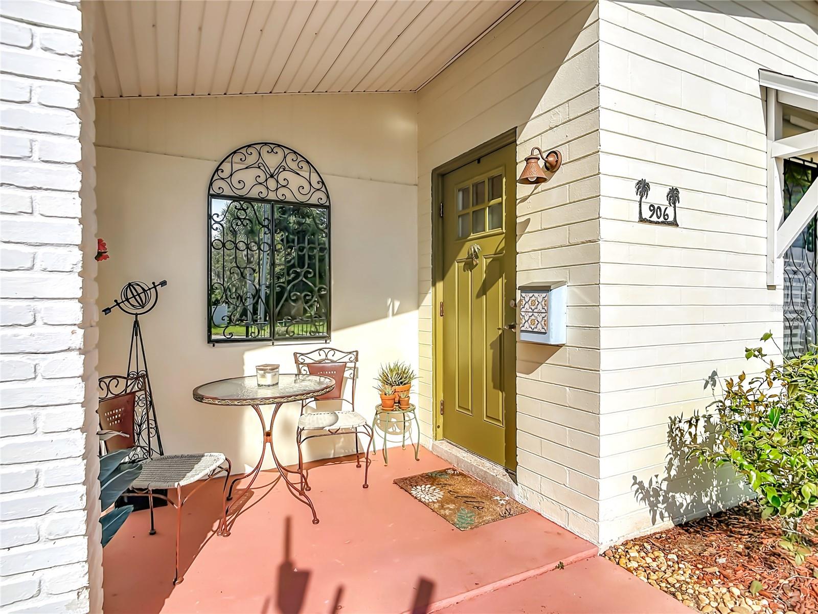 906 Fernald St Property Photo 6