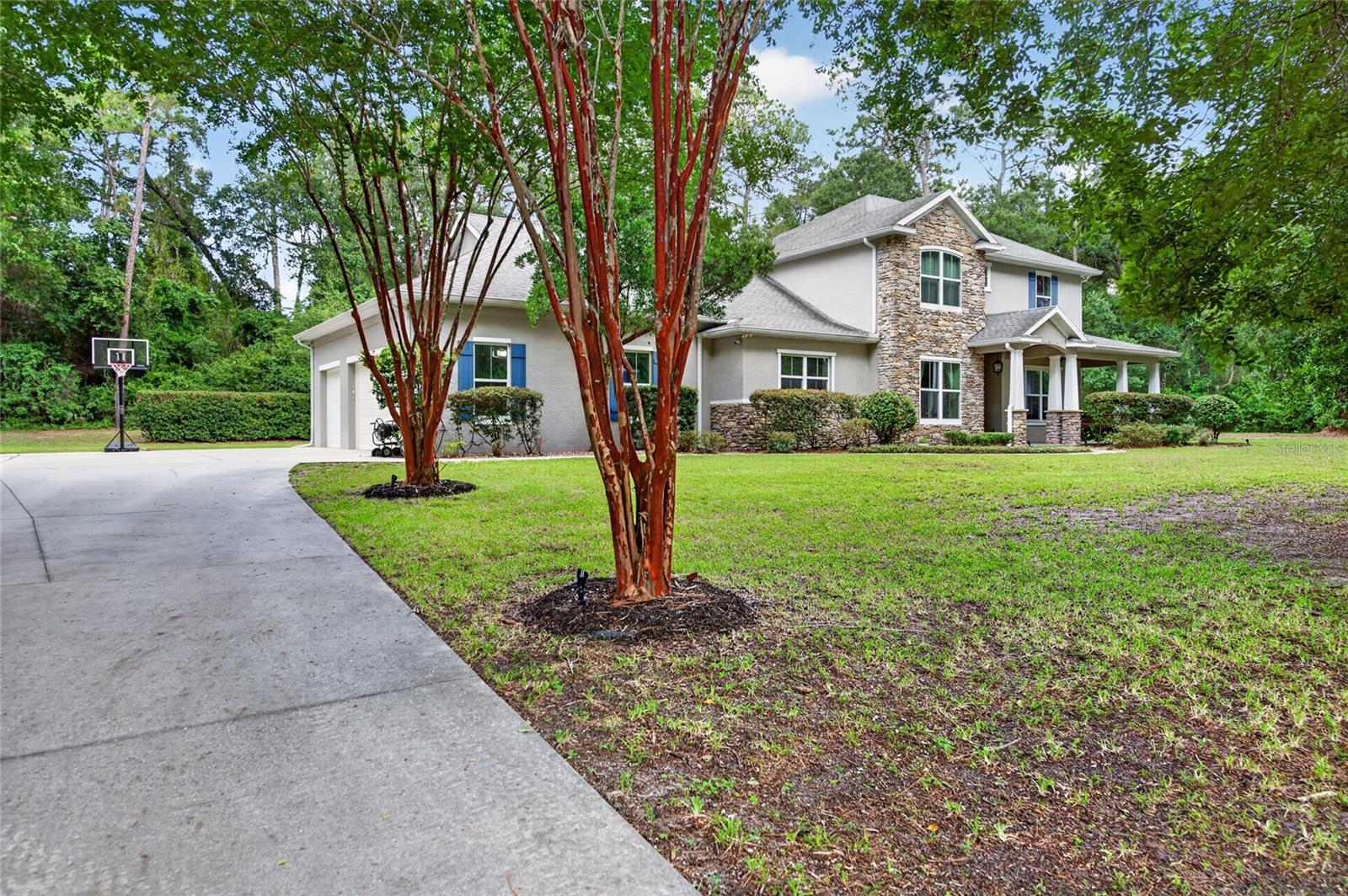 1515 Rambling Oaks Ln Property Photo 2