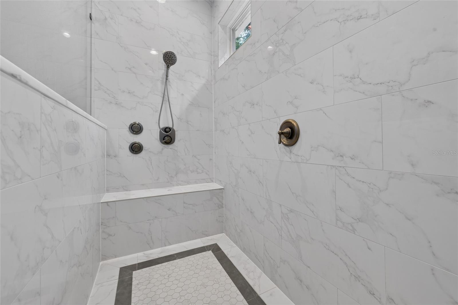 1515 Rambling Oaks Ln Property Photo 18