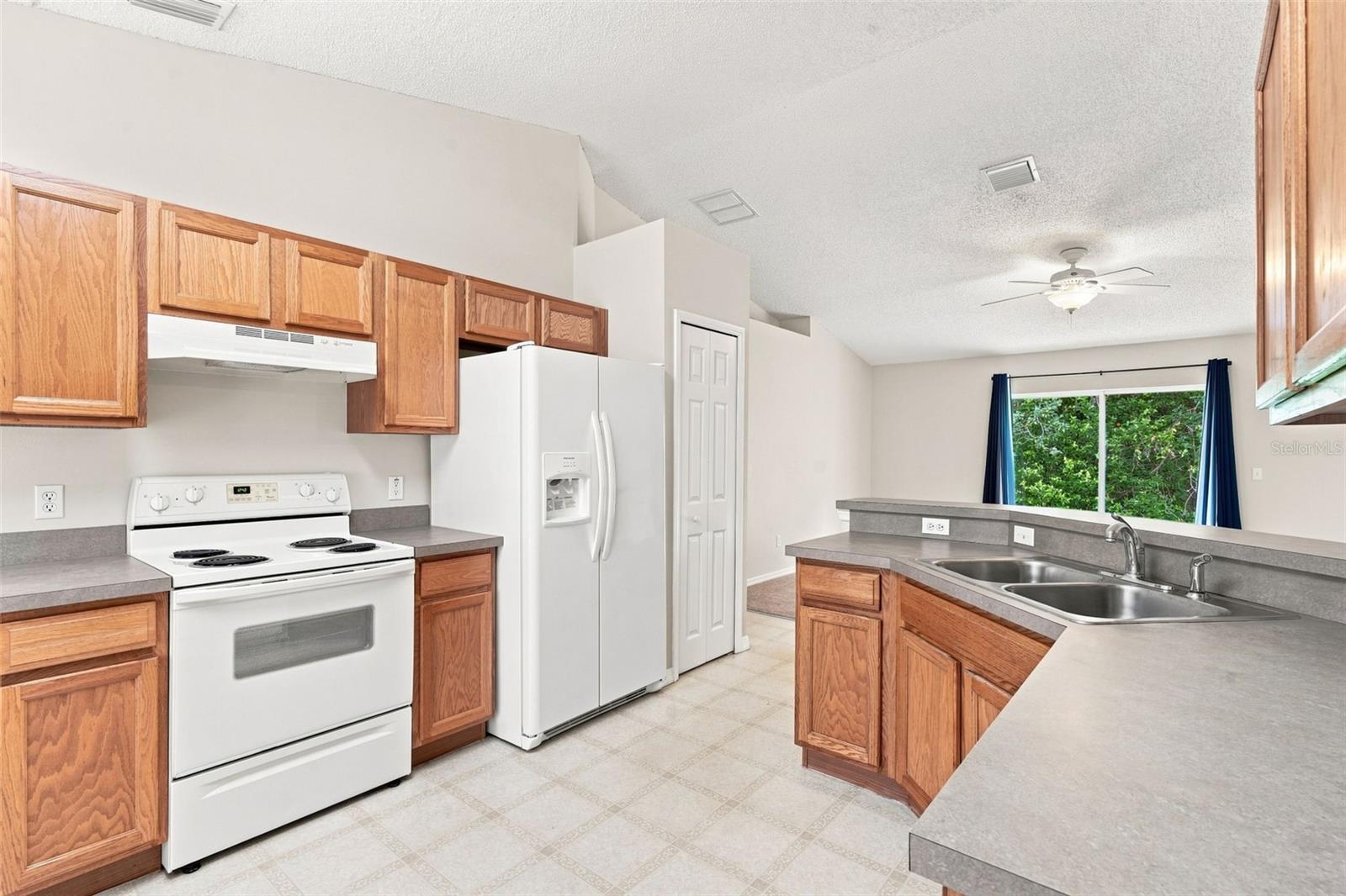 1302 Benton Lake Dr E Property Photo 11
