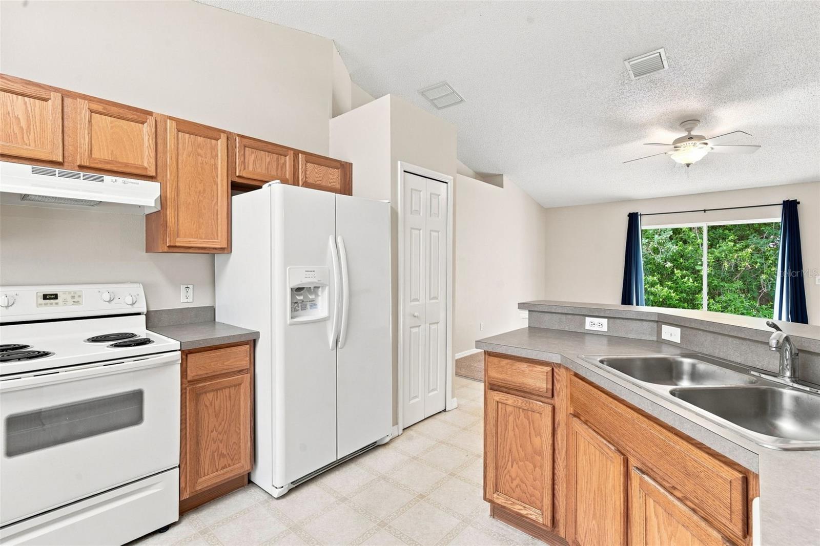 1302 Benton Lake Dr E Property Photo 13
