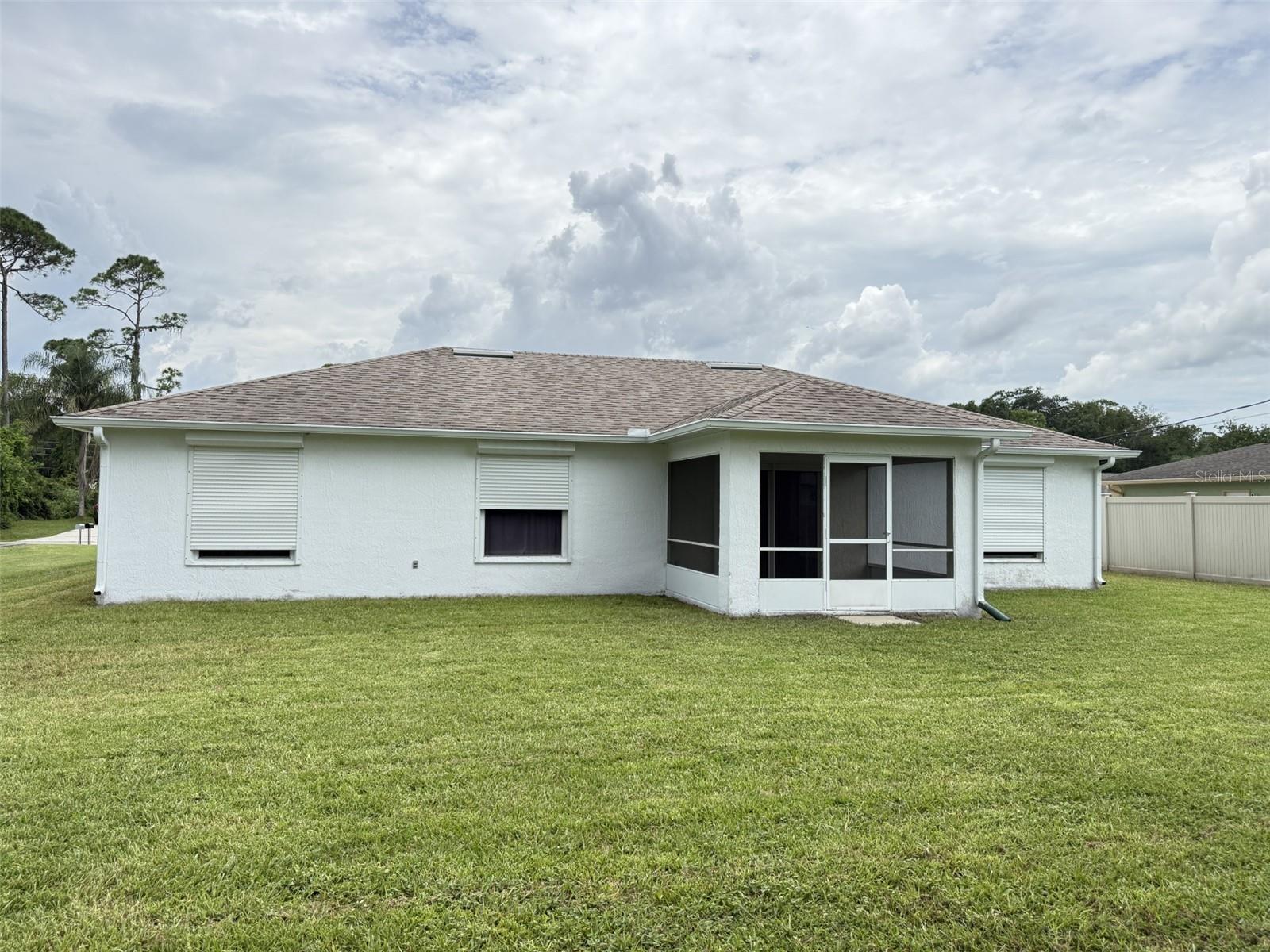 2825 Tamarind Dr Property Photo 2