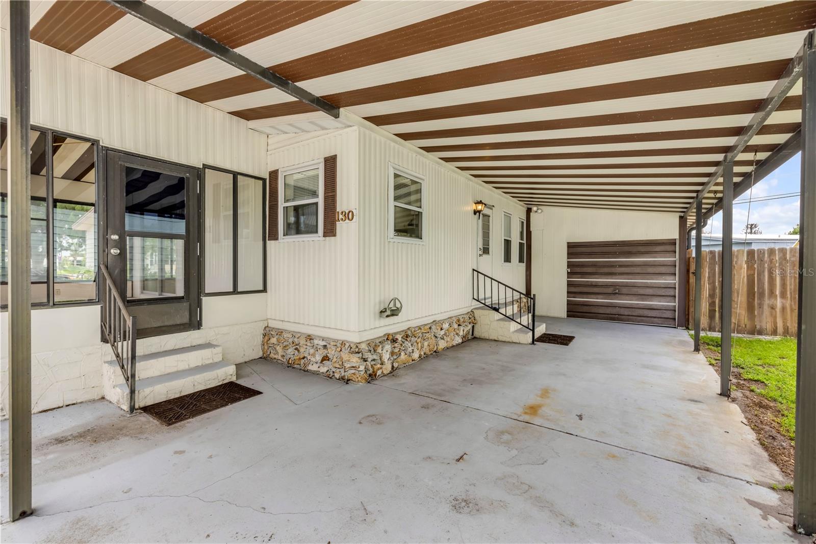 130 Pine St Property Photo 4