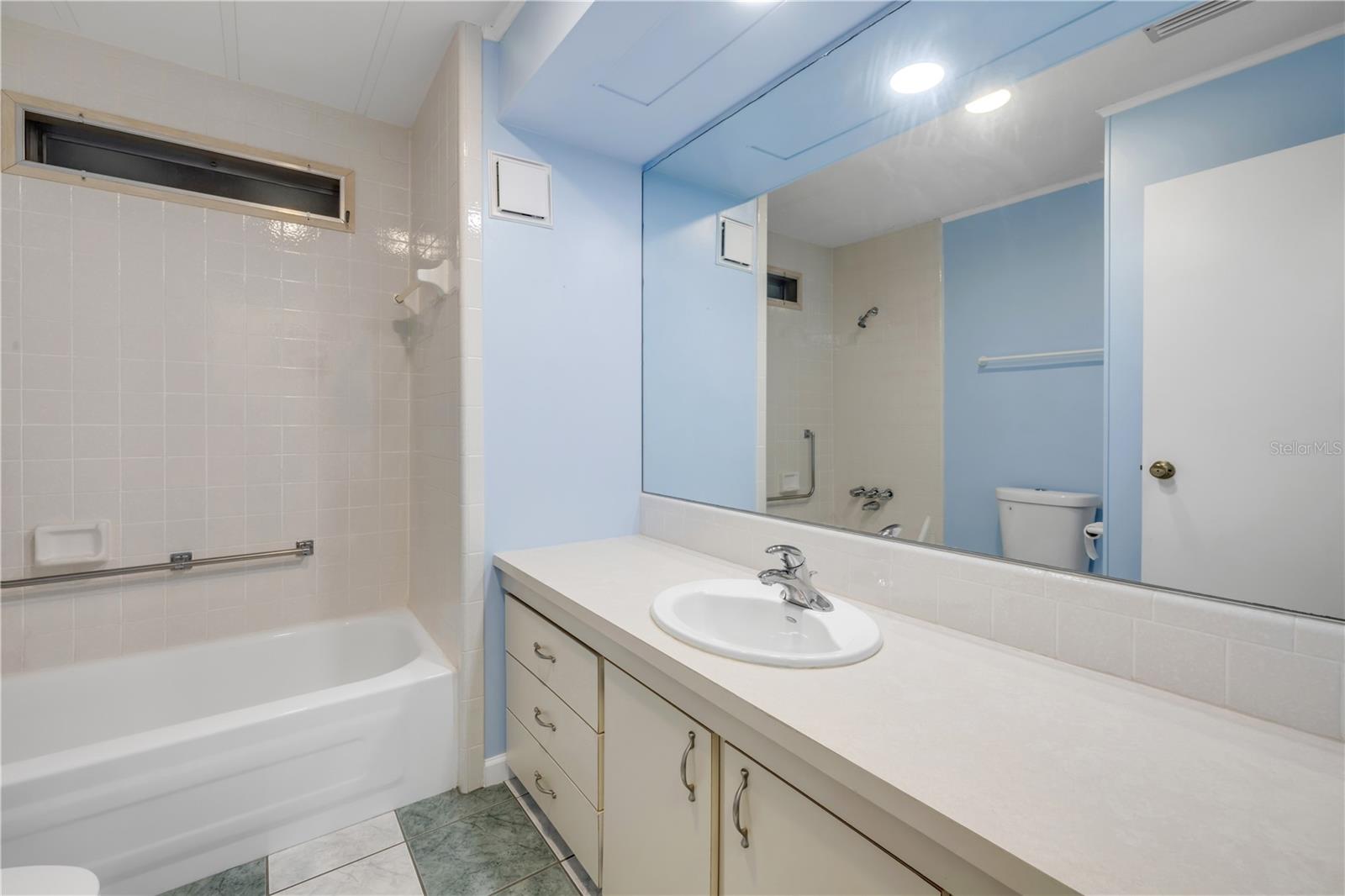 130 Pine St Property Photo 25