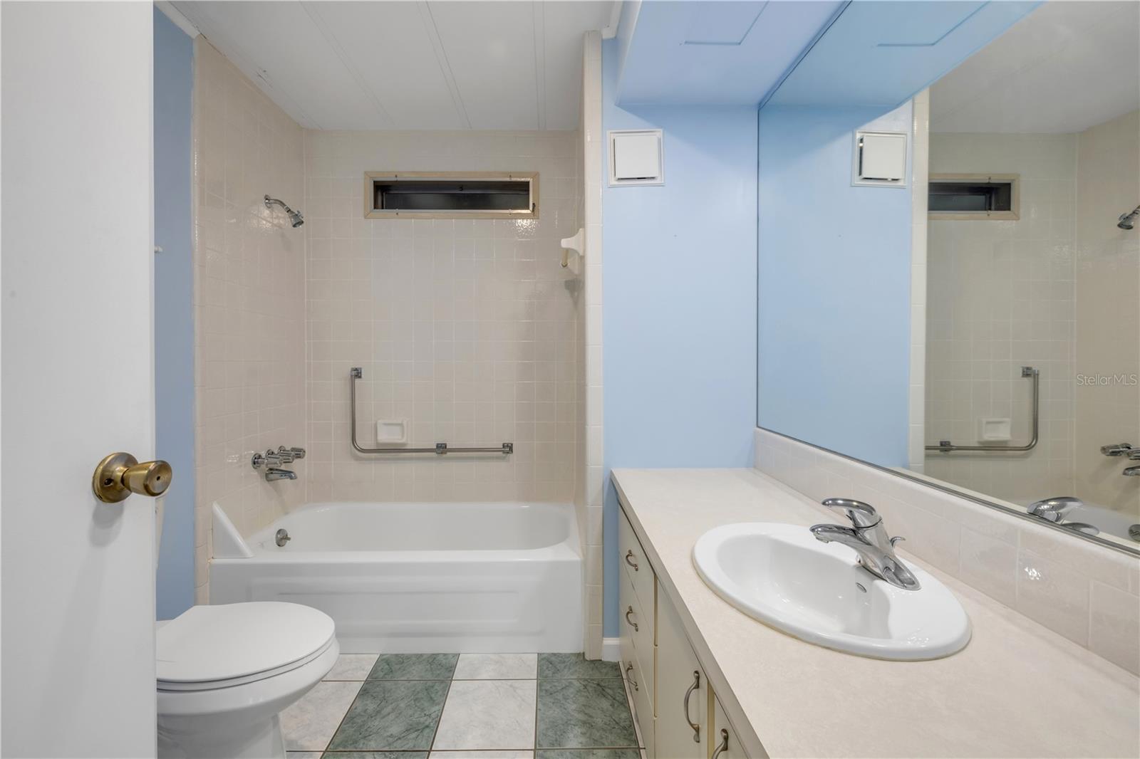 130 Pine St Property Photo 26