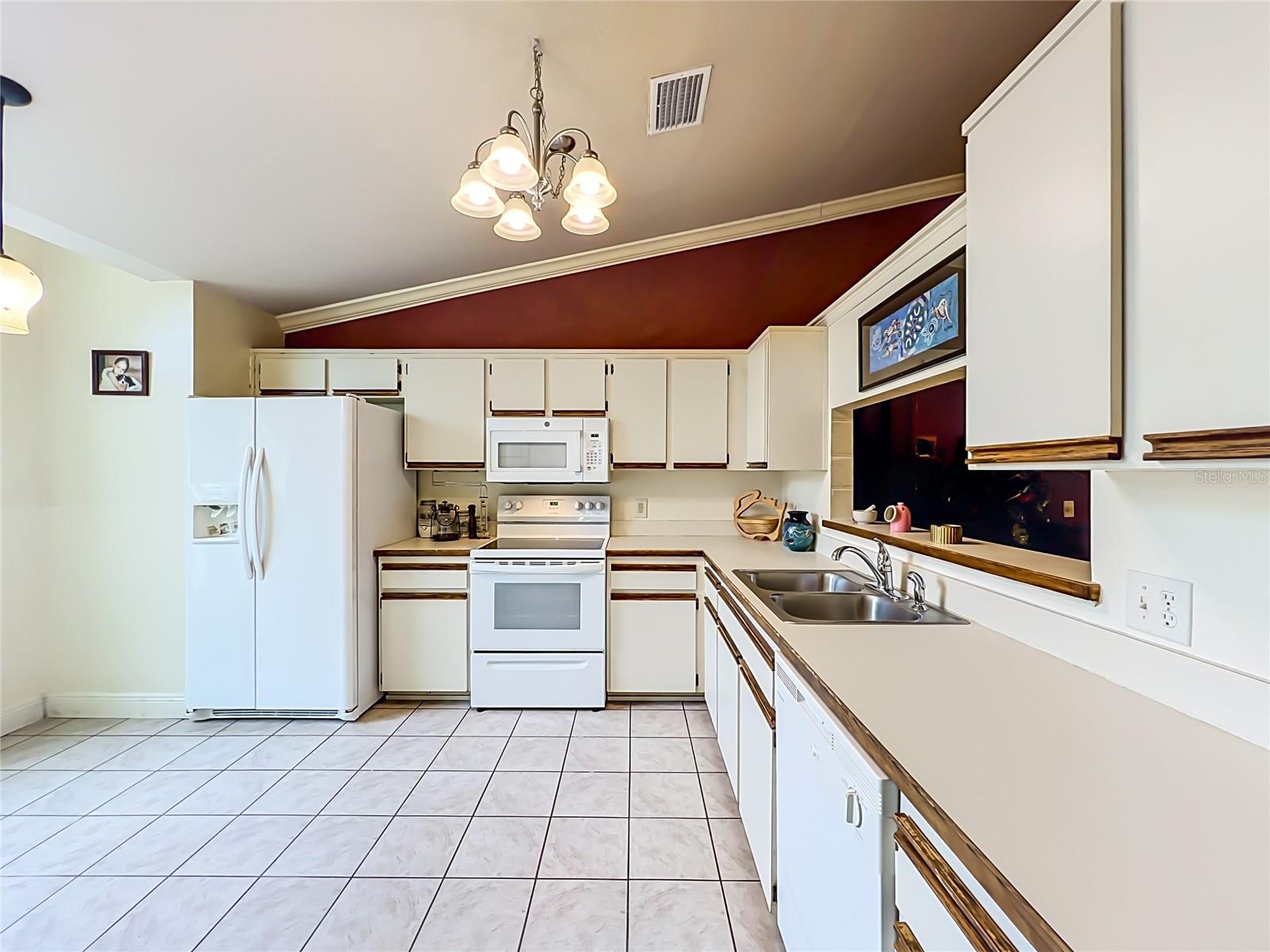 859 Yorktowne Dr Property Photo 6