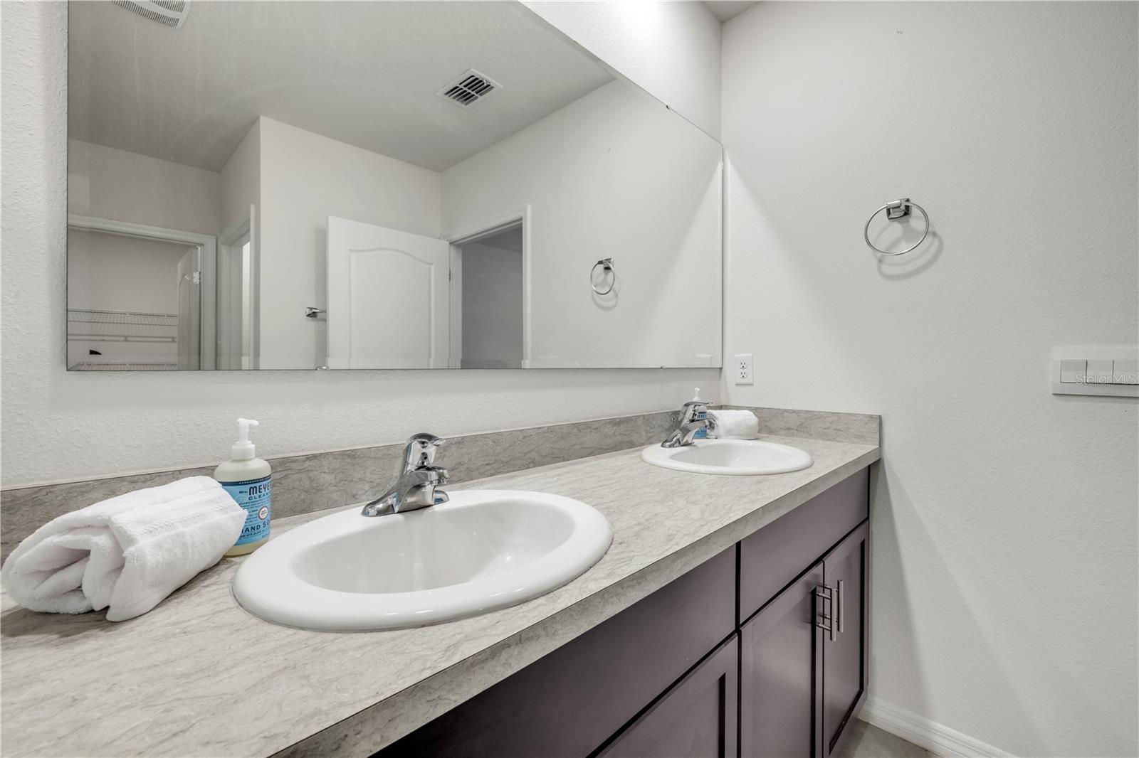 1802 Myrtlebrooke Dr Property Photo 23