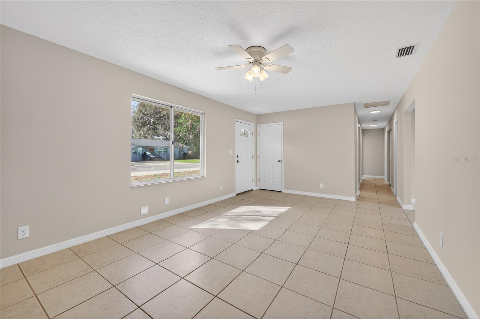365 Hand Ave Property Photo 11