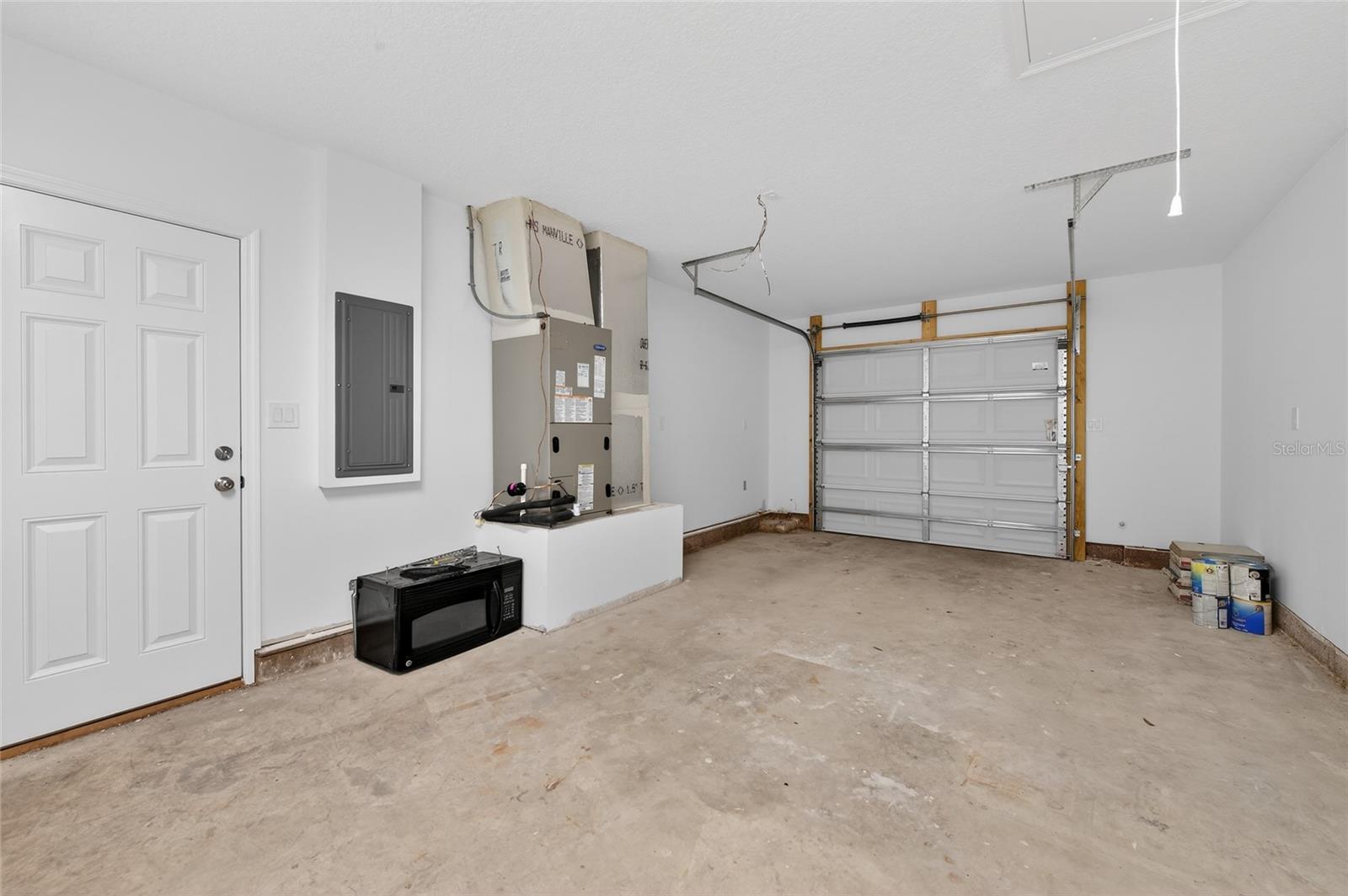 365 Hand Ave Property Photo 13