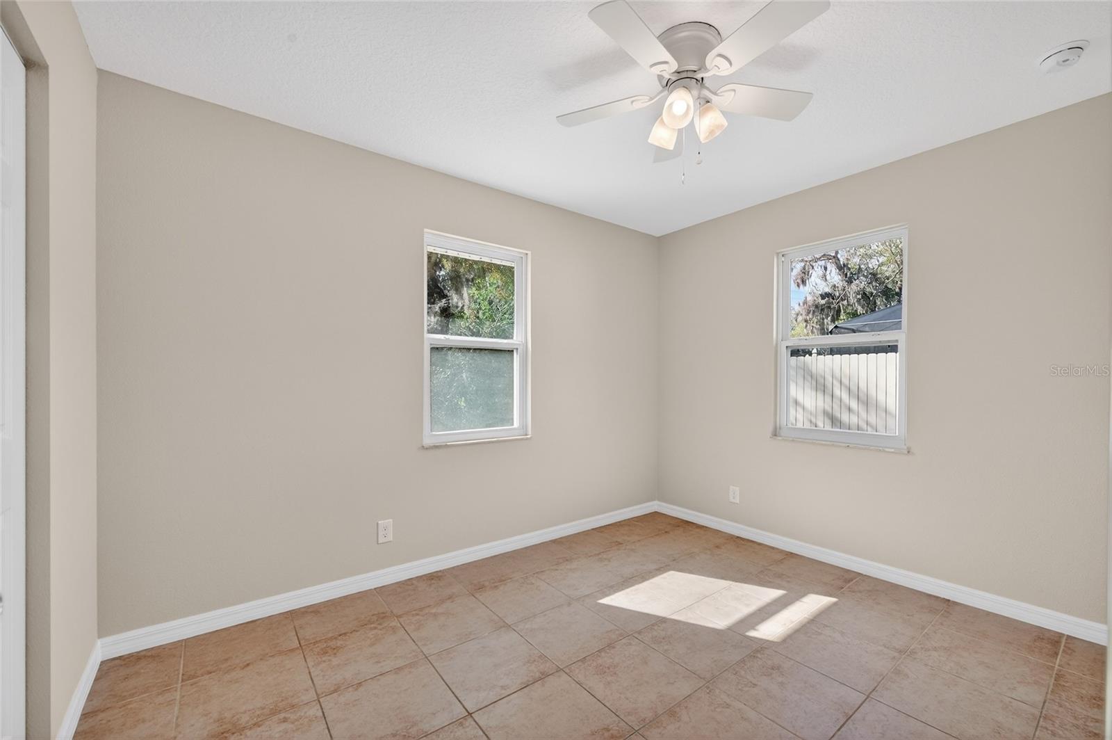 365 Hand Ave Property Photo 15