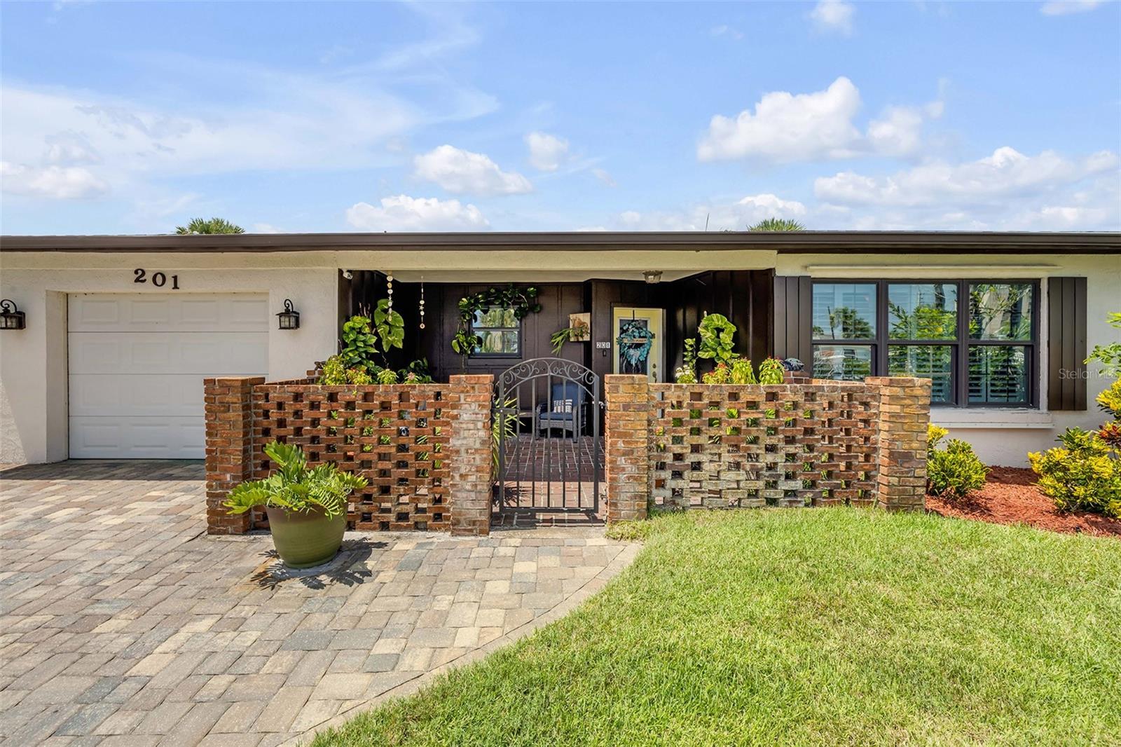201 S Venetian Way Property Photo 3