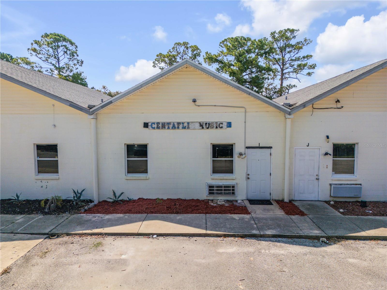 555 8TH ST #I Property Photo 1