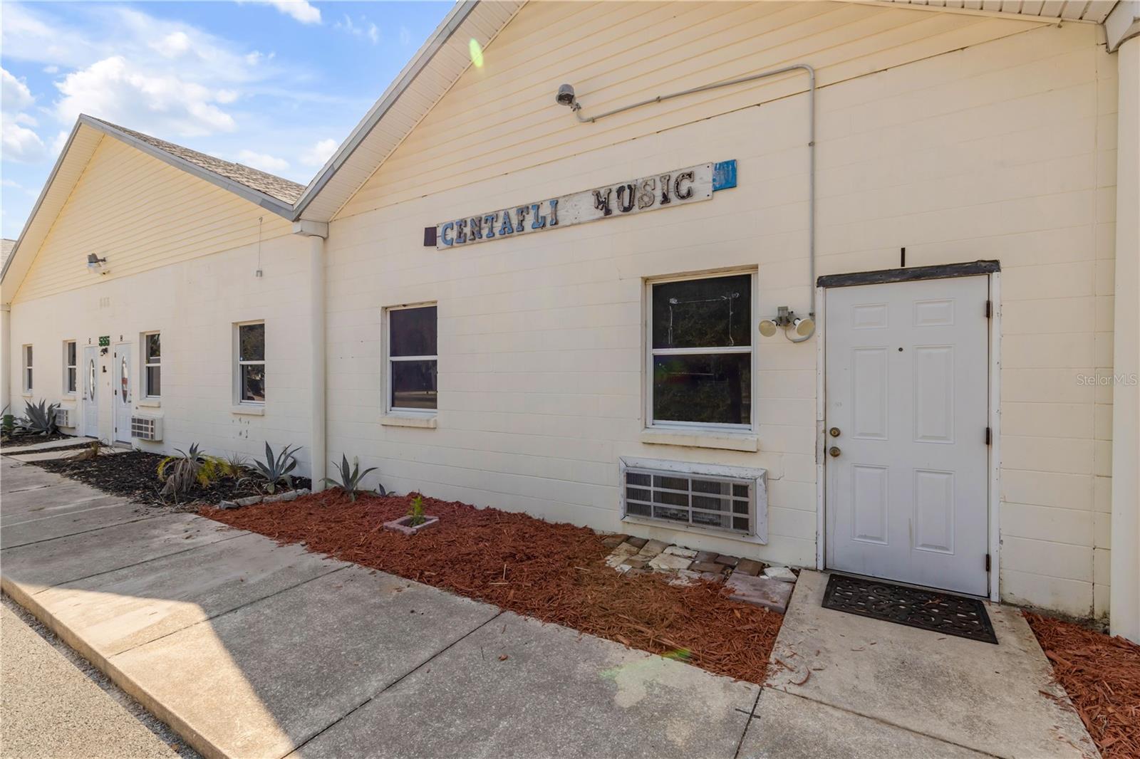 555 8th St #i Property Photo 8