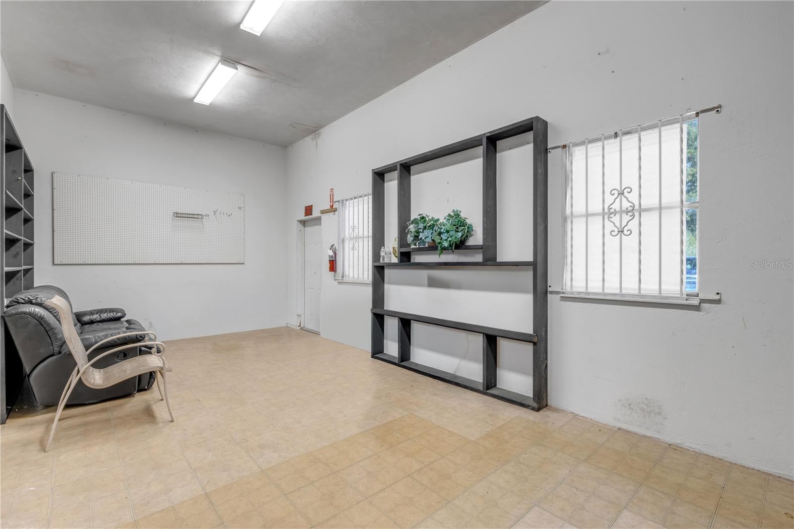 555 8th St #i Property Photo 13