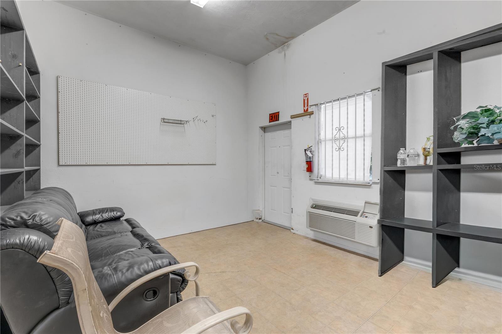 555 8th St #i Property Photo 15