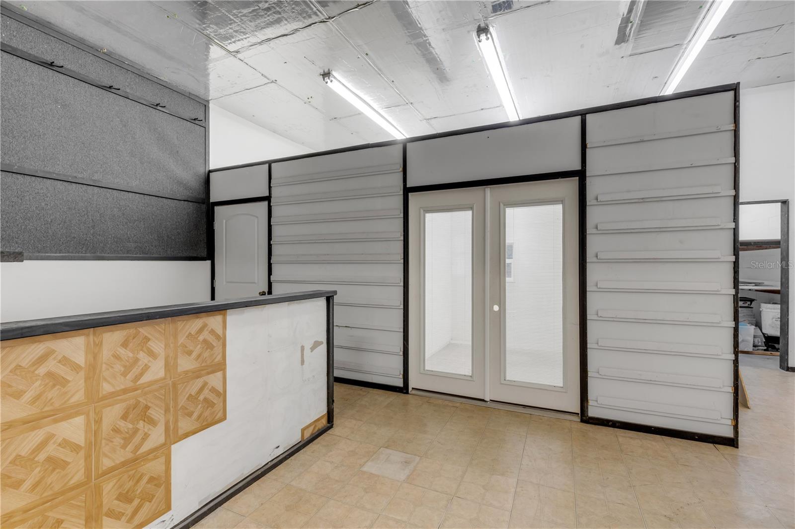 555 8th St #i Property Photo 17