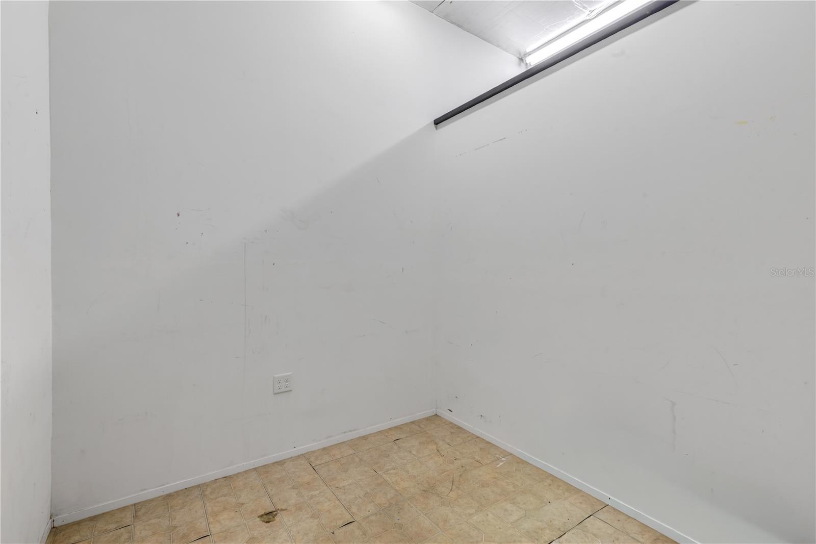 555 8th St #i Property Photo 20