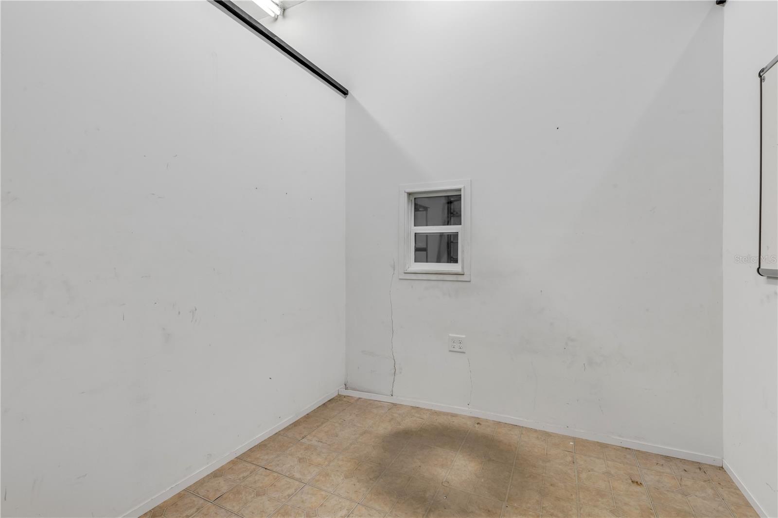 555 8th St #i Property Photo 22