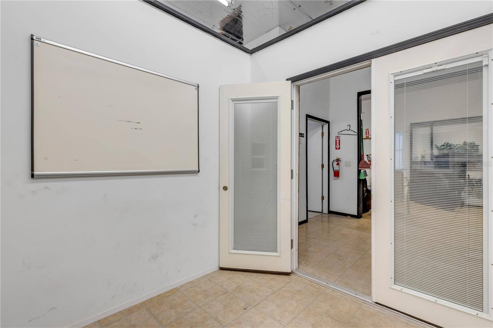 555 8th St #i Property Photo 23