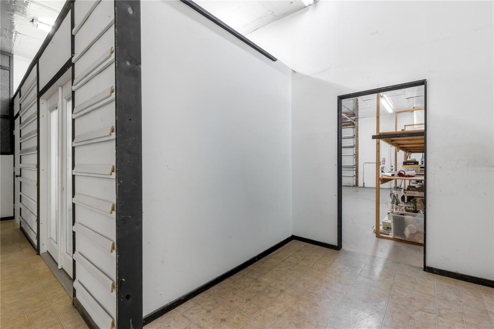 555 8th St #i Property Photo 24