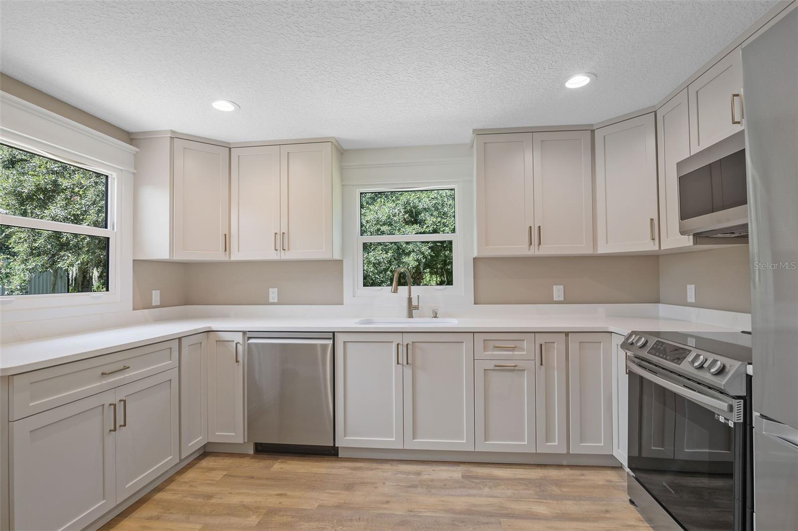 2463 Pioneer Trl Property Photo 4