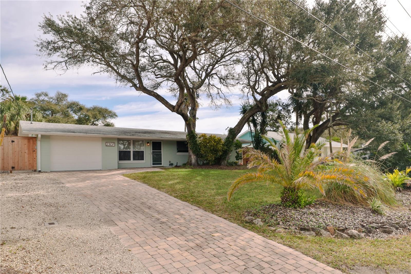 2307 Saxon Dr Property Photo 40