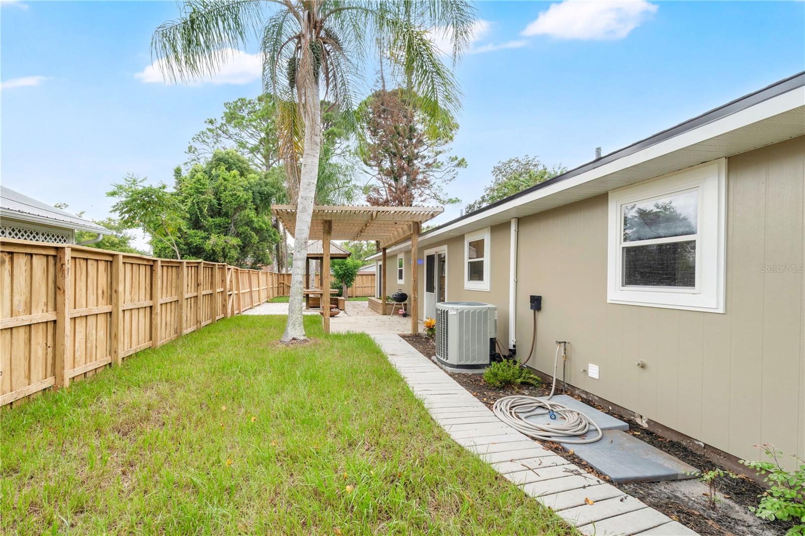 2304 Travelers Palm Dr Property Photo 24