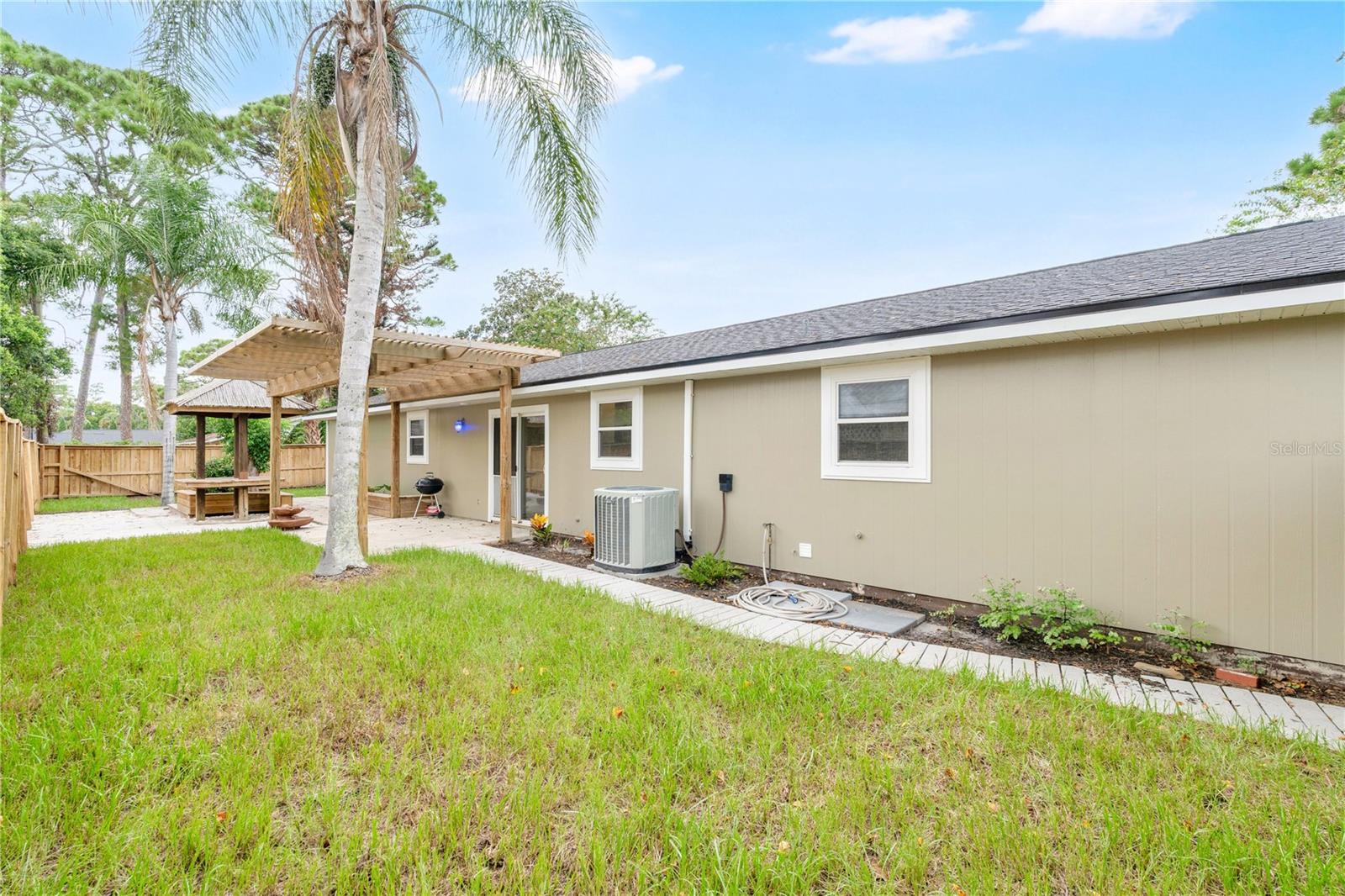 2304 Travelers Palm Dr Property Photo 25